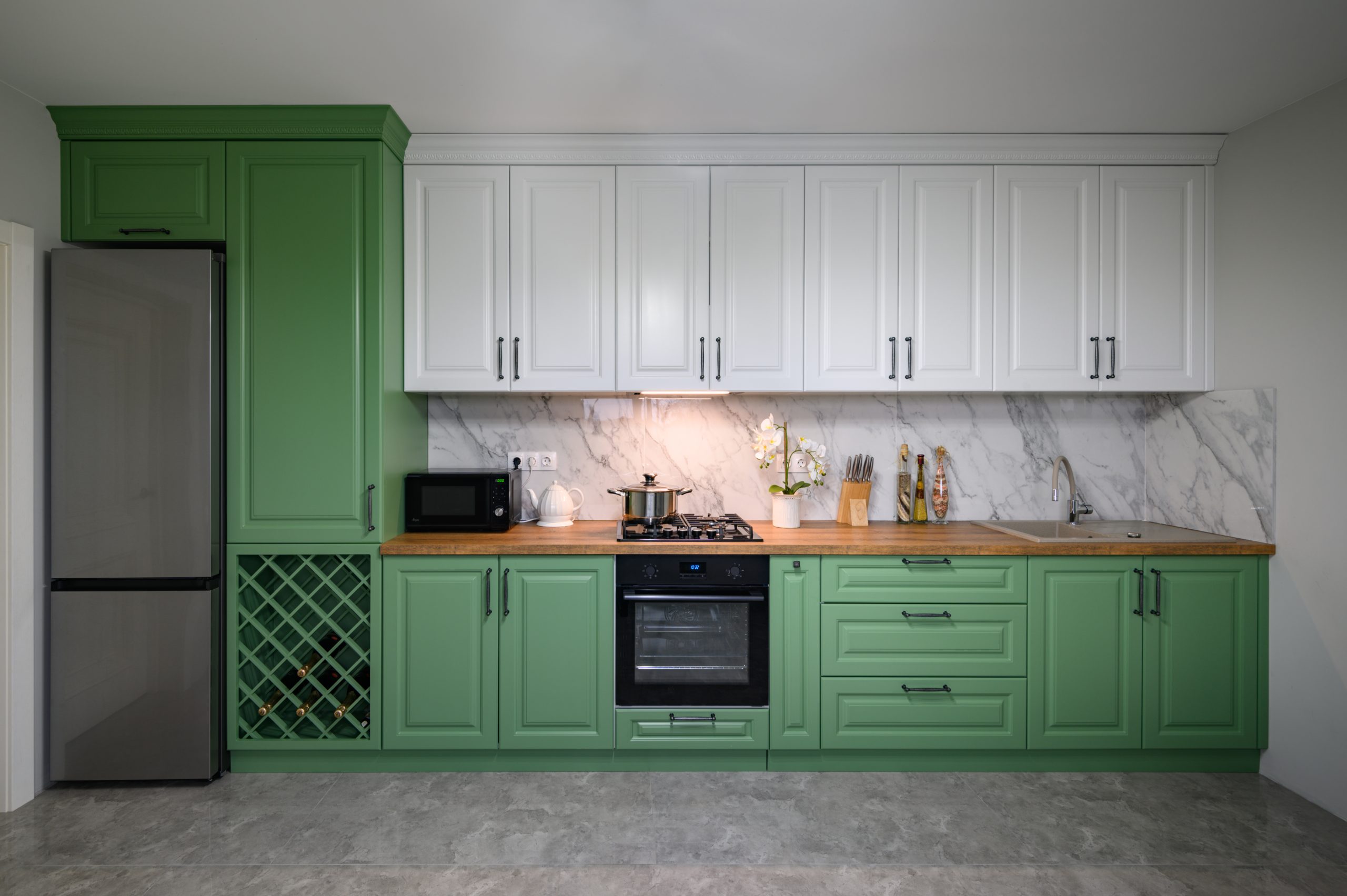 Kitchen Cabinet Painter Toronto: Two toned cabinets in green and white.