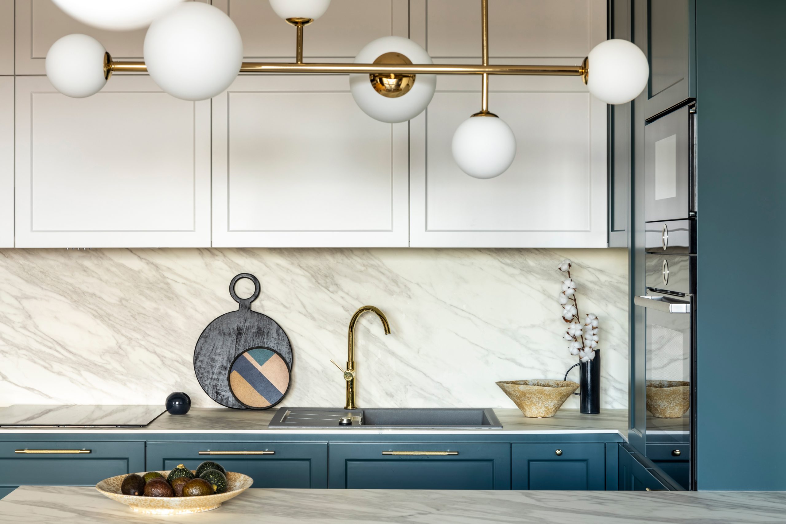 Kitchen Cabinet Painter Toronto: Two toned cabinets in turqoise and white.