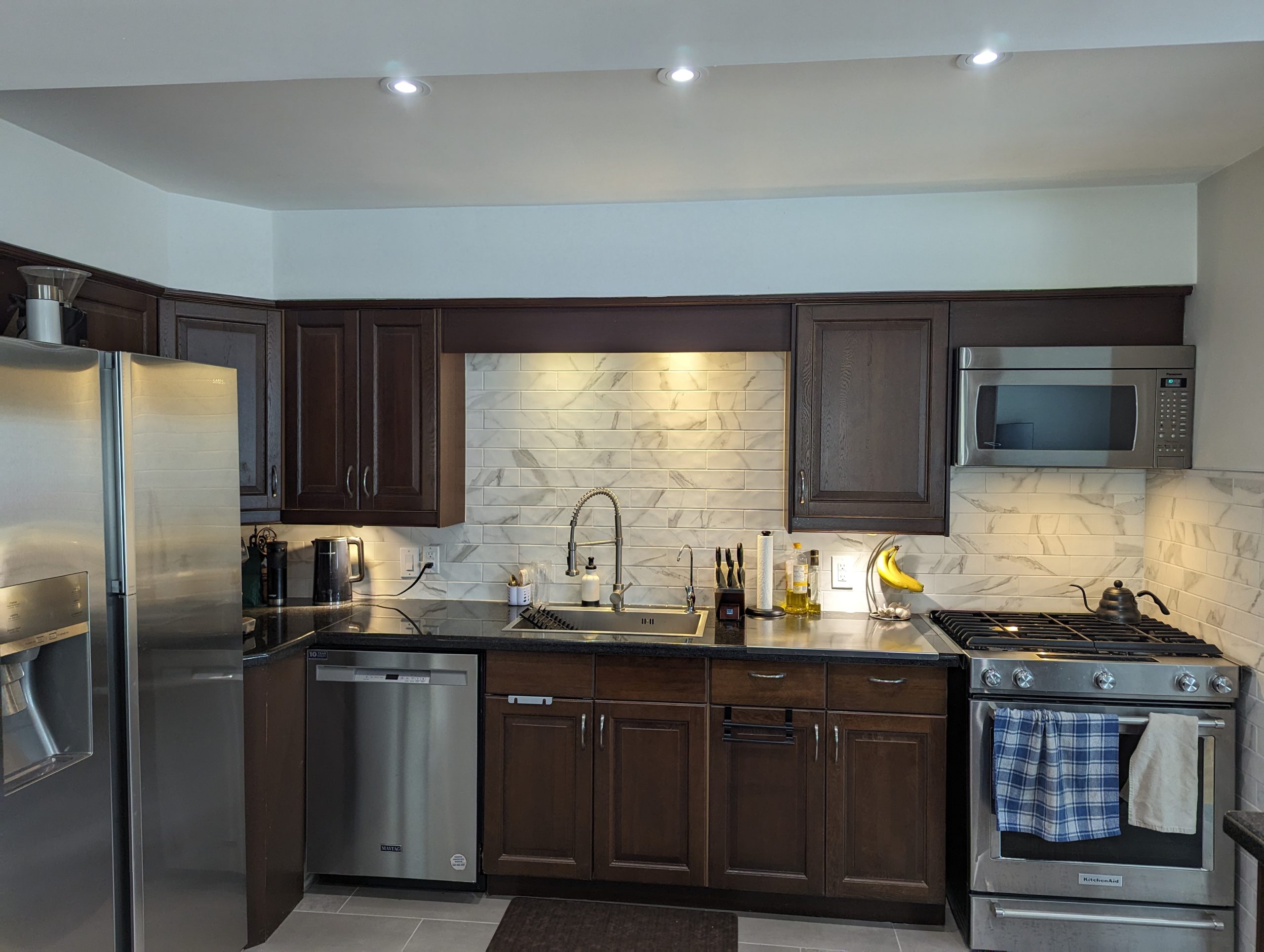 Before photo of stained brown kitchen cabinets in Georgetown, Toronto.