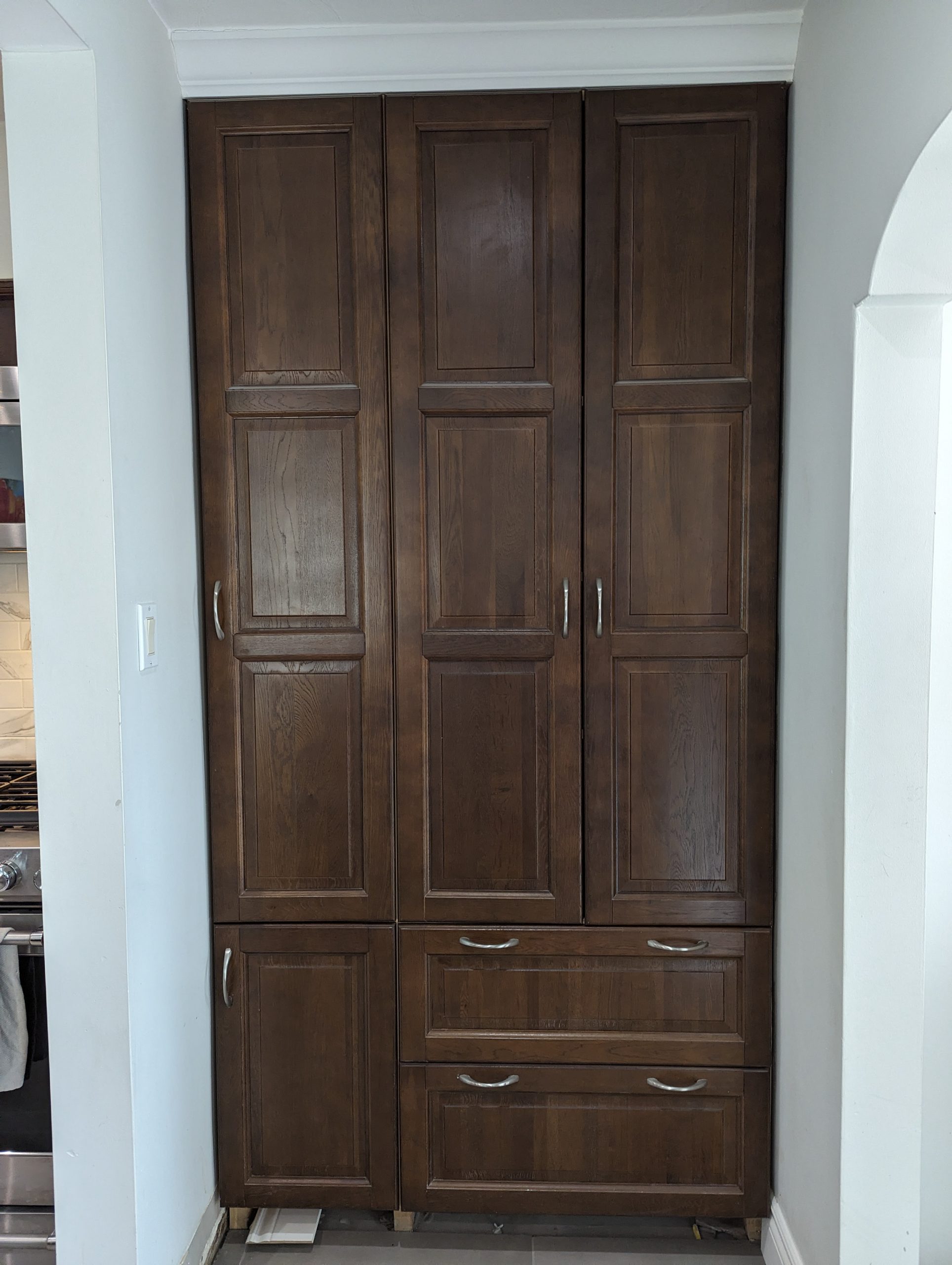 Before photo of stained brown kitchen cabinets in Georgetown, Toronto.