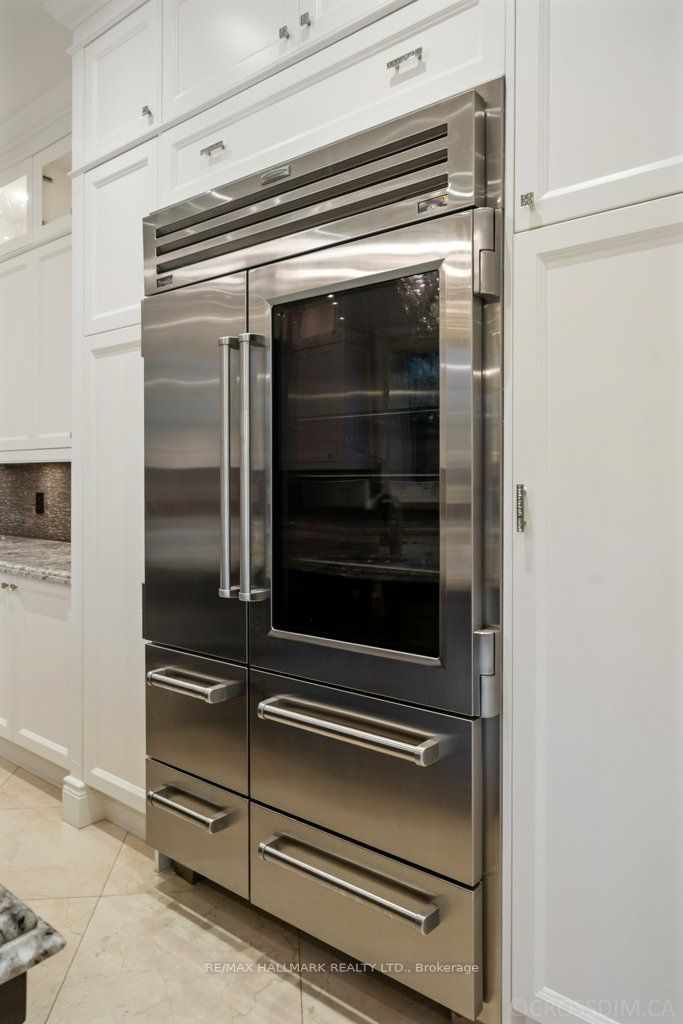 presale upgrade: Cabinet Spray Painting in White dove colour by benjamin moore presale upgrade for toronto real estate market in richmond hill.