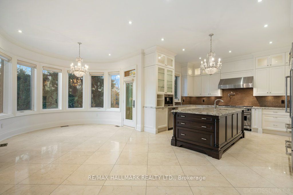 presale upgrade: Cabinet Spray Painting in White dove colour by benjamin moore presale upgrade for toronto real estate market in richmond hill.